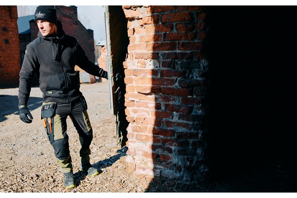 Jak dbać o odzież roboczą, żeby służyła dłużej? Poradnik dla pracowników i firm